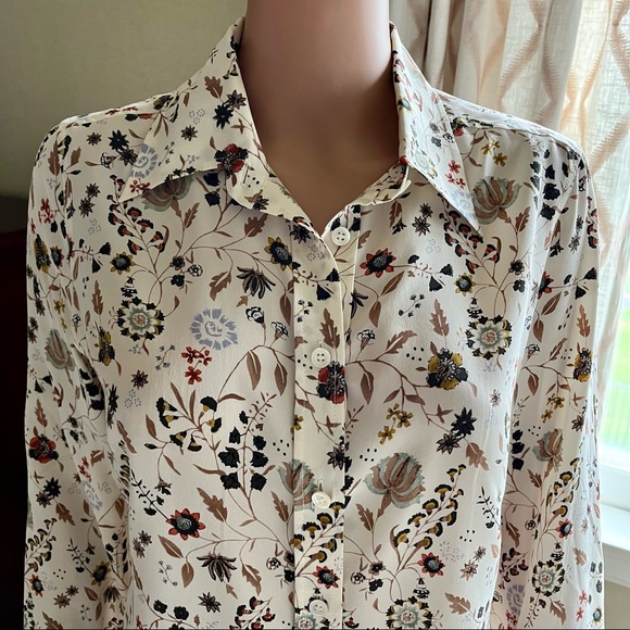 Frame ruffle cuff floral silk 70s shirt in off-white - Picture 2 of 10